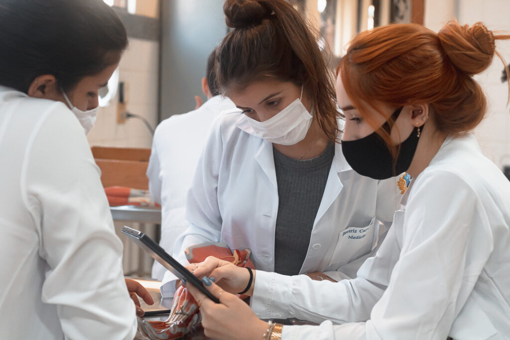 Aula teórica no Laboratório de Anatomia