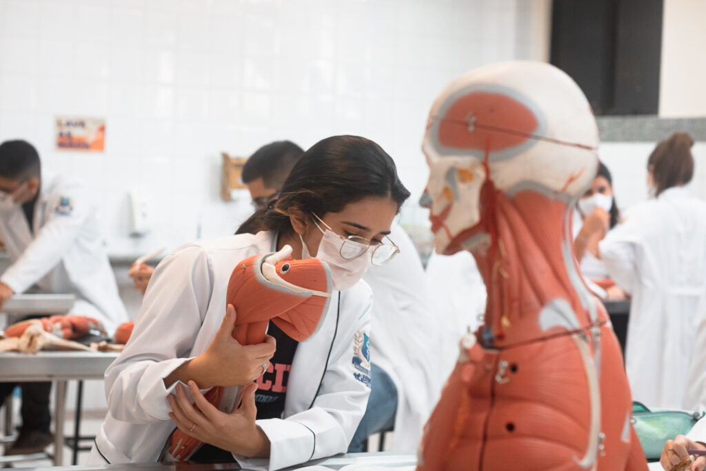 Aula teórica no Laboratório de Anatomia