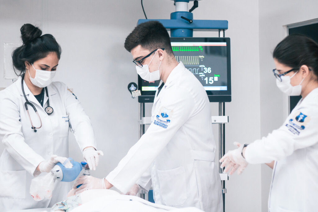 Aulas práticas no Laboratório de Simulação Realística